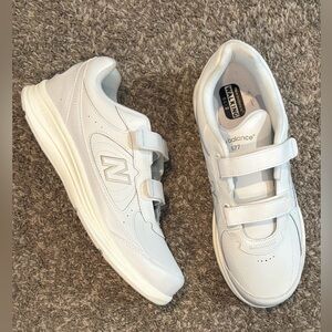 New Balance 577 White Velcro Sneakers / Walking Shoes Men’s Size 11